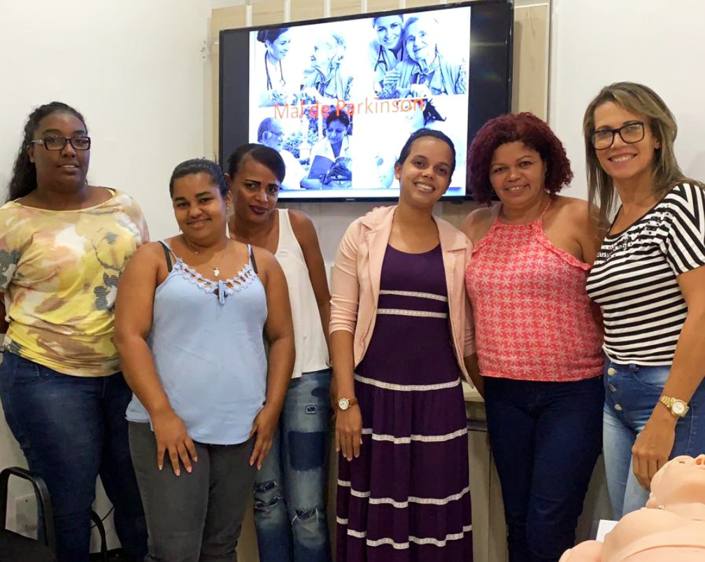 equipe de cuidadoras em treinamento